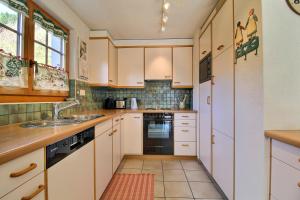 Quadze, overlooking village, terrace & BBQ