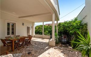 Amazing Home In Vela Luka With 3 Bedrooms And Wifi