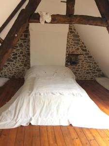 Sejours chez l'habitant CHAMBRE ROMANTIQUE CHEZ L'HABITANT a LAMBALLE : photos des chambres