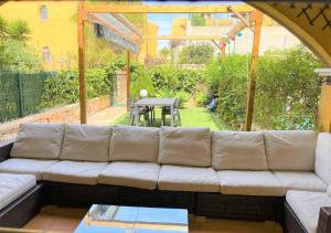 Apartamento con hermoso jardín y AC