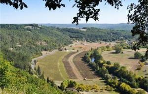Maisons de vacances 4 Bedroom Cozy Home In Beauregard-de-terrasso : photos des chambres