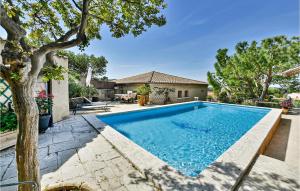 Maisons de vacances Amazing Home In Chteaurenard With Wifi, Indoor Swimming Pool And 2 Bedrooms : photos des chambres