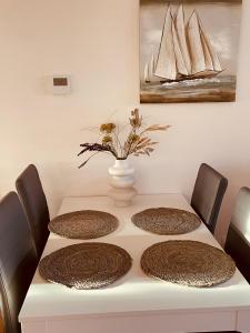 Schöne Unterkunft mit Pool und Terrasse.