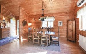 Cozy Home In Långserud With Jacuzzi