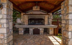 5 Bedroom Stunning Home In Nedescina 