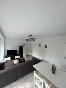 Ferien- und Monteurwohnung mit großem Garten - Растеде