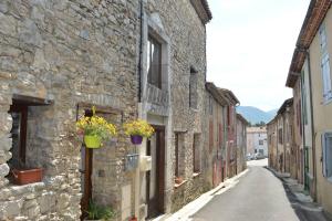 Maisons de vacances Spacious stone village house in Puivert : photos des chambres