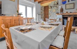 Maisons de vacances Nice Home In Crances With Wifi And 3 Bedrooms : photos des chambres