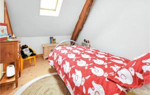 Maisons de vacances Nice Home In Creances With Wifi : photos des chambres