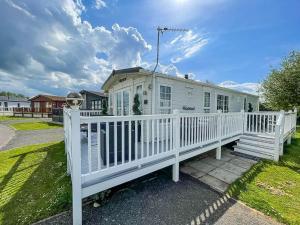 Beautiful Caravan At Manor Park In Hunstanton Beach, Norfolk Ref 23026H