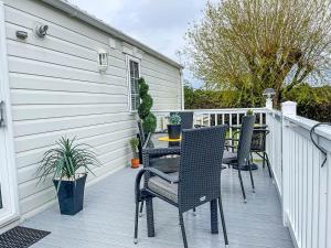 Beautiful Caravan At Manor Park In Hunstanton Beach, Norfolk Ref 23026H