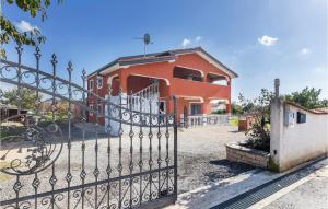 3 Bedroom Gorgeous Apartment In Pula