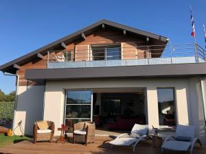 Modern Beach Villa 150m from the Atlantic surf