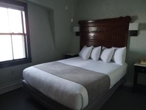 Queen Room room in National Hotel