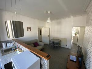 The Walnut Suite lovely one bedroom flat in Stoke.