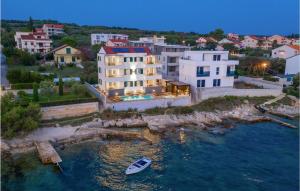 Stunning Home In Kozino With Jacuzzi 