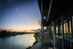 HOTEL restaurant CàTE GARONNE le BALCON DES DAMES - Tonneins Marmande Agen - chambres climatisées