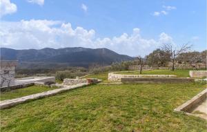 1 Bedroom Amazing Apartment In Podgrade