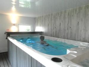 Wester Curr Cottage - Luxury 5-Star Cottage with Private Pool & Hot Tub