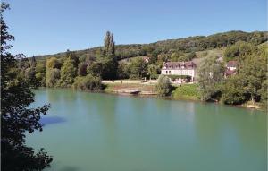 Maisons de vacances Amazing home in Jaulgonne with 2 Bedrooms and WiFi : photos des chambres
