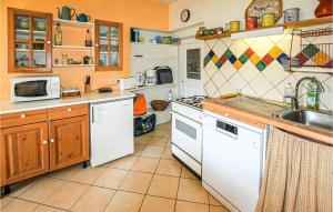 Maisons de vacances Beautiful home in Le Poet-Celard with WiFi and 2 Bedrooms : photos des chambres