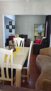 Casa Completa com 03 quartos a um quarteirão da Basílica Nacional