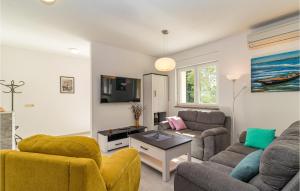 Gorgeous Home In Pula With Wifi