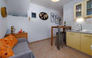 Gorgeous Apartment In Kosljun With Wifi