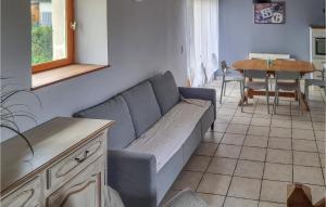 Maisons de vacances Awesome Home In Chaponost With Wifi And 2 Bedrooms : photos des chambres