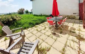 Maisons de vacances Awesome Home In Chaponost With Wifi And 2 Bedrooms : photos des chambres