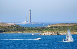 Maisons de vacances Nice Home In Plouguerneau With Wifi : photos des chambres