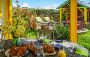 Maisons de vacances Nice Home In Plouguerneau With Wifi : photos des chambres