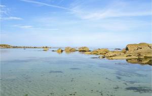 Maisons de vacances Nice Home In Plouguerneau With Wifi : photos des chambres