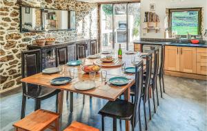 Maisons de vacances Awesome Home In Plougastel-daoulas With Wifi And 6 Bedrooms 2 : photos des chambres