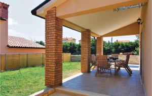 Nice Home In Liznjan With Wifi