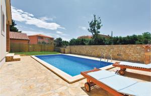 Nice Home In Liznjan With Wifi