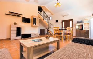 Nice Home In Liznjan With Wifi