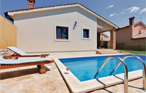 Nice Home In Liznjan With Wifi