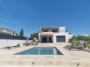 Villas Magnifique villa avec piscine dans sud de la France : Villa avec Piscine Privée