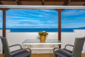 Elenas Seafront Deluxe Studios