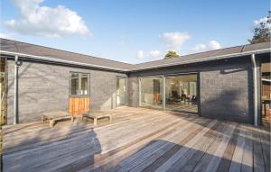 Five-Bedroom Holiday Home In Vaggerlose