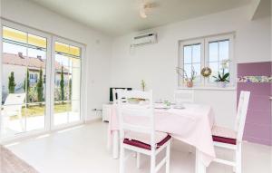 1 Bedroom Gorgeous Apartment In Pakostane 