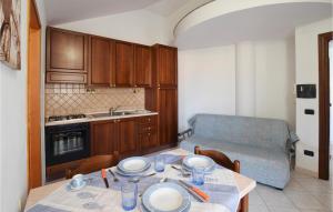 1 Bedroom Beautiful Apartment In Ricadi