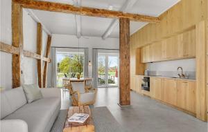 Stunning Apartment In Humble With Wifi