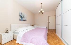 Nice Apartment In Seget Donji