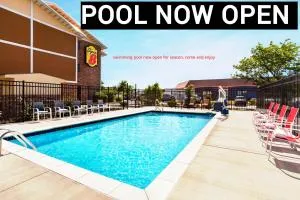 Super 8 by Wyndham Lenexa Overland Park Area/Mall Area - 雷内克萨