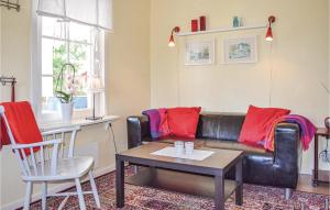 Awesome Home In Löttorp With Kitchen