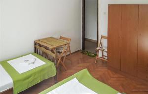 1 Bedroom Beautiful Apartment In Martinscica
