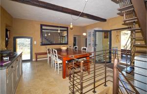 Awesome Home In Ville-Di-Paraso