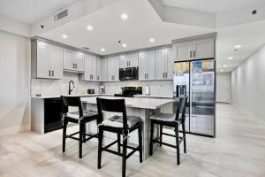 Spectacular 1BD Resort Condo! Amazing Gulf Views! Free Beach Chairs! by Dolce Vita Getaways PCB